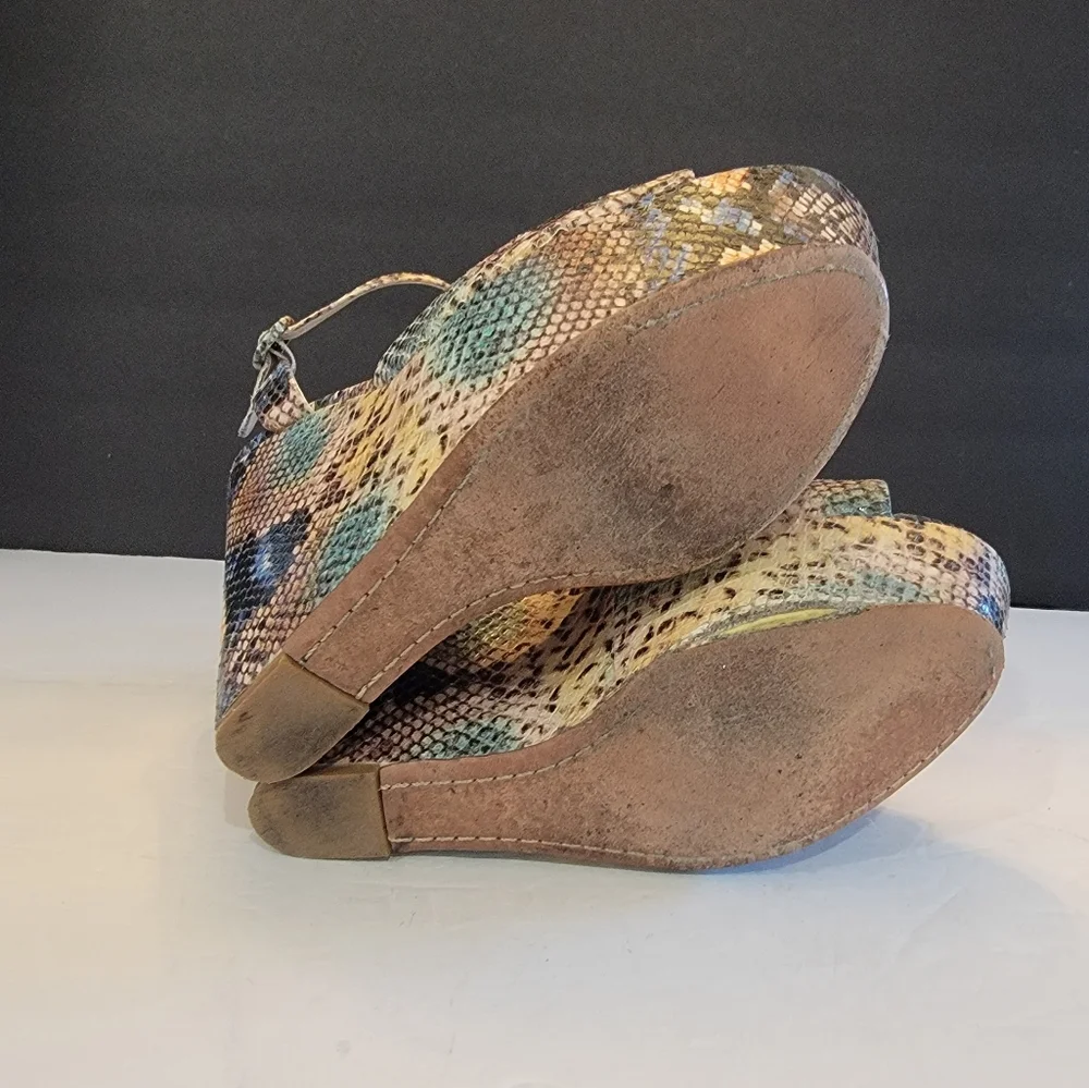 Alice and Olivia heel wedge snakeskin colorful Size 39.5 - Picture 6 of 8